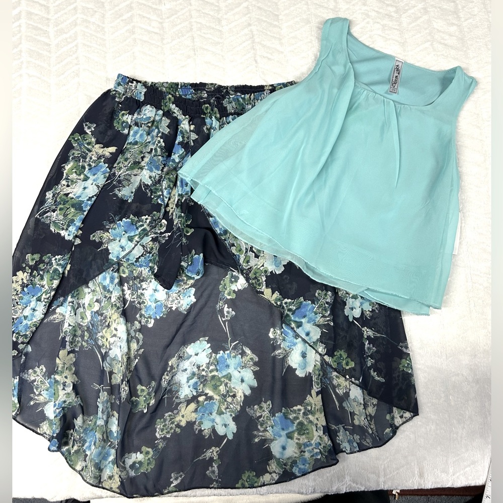 Girls Knitting Works, 2 piece, high-low shorts/skirt size L